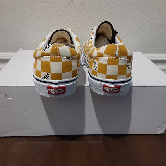 Vans - Picture 2 of 4